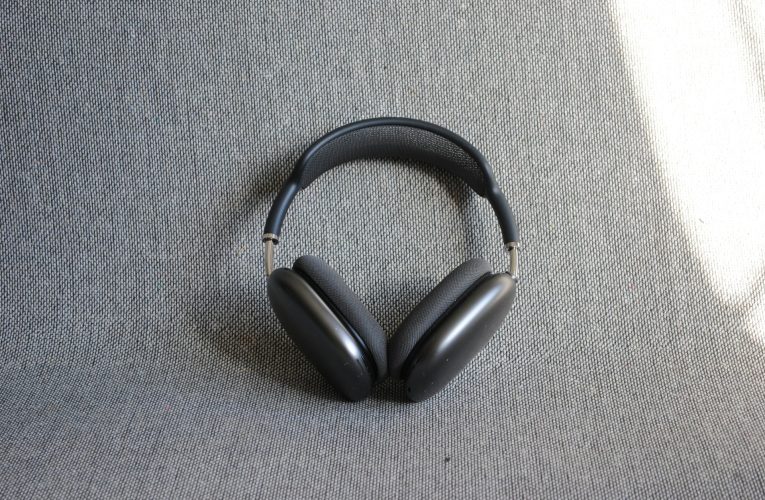Nothing Headphone (1) desafia os AirPods Max: será que a Apple foi superada no quesito ousadia?