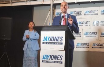 Esposa de campanha de Jay Jones enfrenta escrutínio sobre doação de fundo de fiança