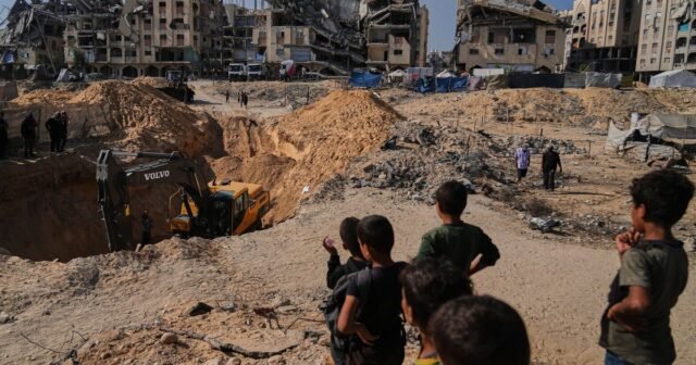 10282025_Gaza_digging_for_bodies_TZR_tzr_095354.jpg