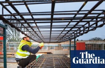 A construção de escritórios, varejo e armazéns no Reino Unido cai para o menor nível em 11 anos à medida que os custos aumentam | A indústria da construção