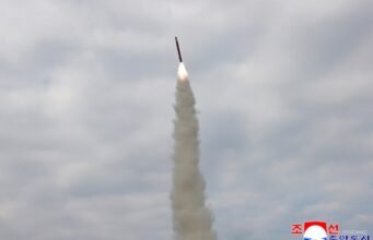 Coreia do Norte dispara mísseis de cruzeiro horas antes da cimeira de Donald Trump na Coreia do Sul