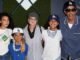 Ellen Pompeo faz um raro passeio em família com o marido e três filhos na World Series