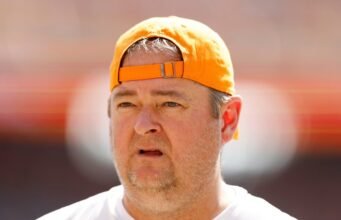 ADs opostos interessados no Tennessee HC Josh Heupel
