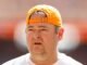 ADs opostos interessados no Tennessee HC Josh Heupel