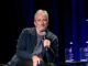 Jon Stewart diz que está trabalhando para permanecer no “The Daily Show”.