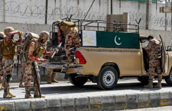 Há confrontos entre o exército paquistanês e as forças afegãs na fronteira