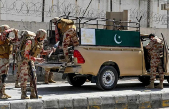 O chefe do JUI-F, Fazlur Rehman, se oferece para mediar para aliviar as tensões Paquistão-Afeganistão