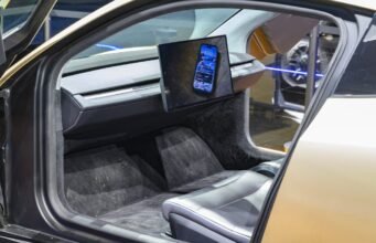 O Cybercab da Tesla pode eventualmente ter volante e pedais.