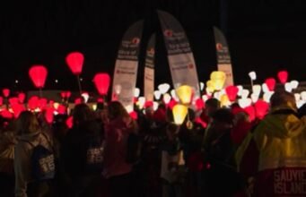 Caminhou com lanternas para ‘acender’ a noite em Portland