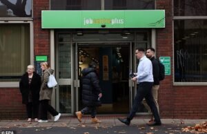 Libra e ouro caem enquanto números sombrios de desemprego reforçam esperanças de corte nas taxas de Natal