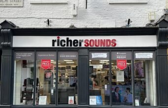 Chefe da Richer Sounds expressa preocupação com o setor de varejo do orçamento