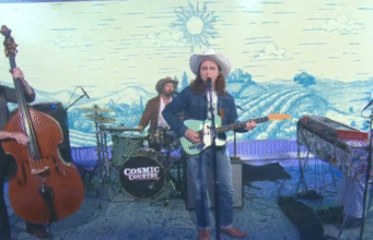 Sessões de sábado: Daniel Donatos Cosmic Country apresenta “Blame The Train”