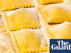 ‘Agora sou um eleitor de uma única questão’: compradores dos EUA temem que as tarifas sobre massas italianas causem escassez | Macarrão