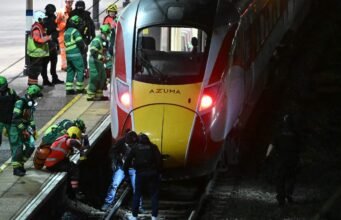 Inglaterra: Autor de ataque com faca em trem é suspeito de novos ataques