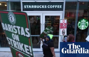 ‘Sem contrato, sem café’: o que saber sobre a greve dos trabalhadores da Starbucks em mais de 40 cidades dos EUA | Starbucks