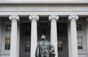 Funcionário do Tesouro joga água fria na proposta de hipoteca de 50 anos