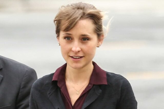 Allison-Mack-Court-111025-9e2a1e4c6d714222aaac54fb930ba80a.jpg