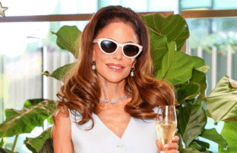Bethenny Frankel comemora 55 anos com roupa de “Scarface”