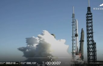 Blue Origin pousa o foguete gigante New Glenn pela primeira vez após completar o lançamento do Mars ESCAPADE para a NASA