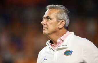 O major da Flórida, Urban Meyer, anunciou a notícia depois de negar rumores de treinamento