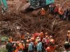 Deslizamentos de terra matam 18 pessoas enquanto centenas de equipes de resgate procuram desesperadamente na selva densa por dezenas de desaparecidos