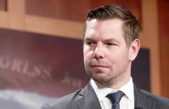 Swalwell processou Bill Pulte por supostamente acessar ilegalmente registros de hipotecas