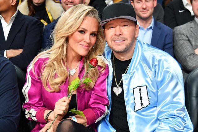 jenny-mccarthy-donnie-wahlberg-031424-88e98202130a4b84befc16eaf69a24f2.jpg