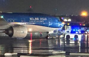 O passageiro alegou que a porta de saída de emergência foi aberta e um escorregador foi instalado no avião