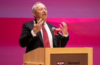 Larry Summers retirou-se do ensino em Harvard em meio ao escândalo Epstein