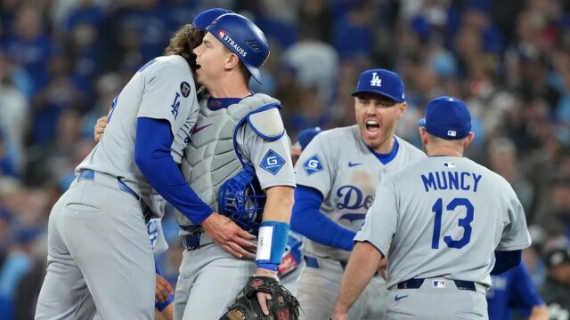 los-angeles-dodgers-celebrate-103125.jpg