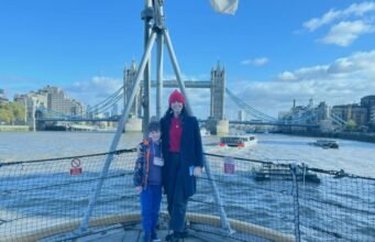 Especialista em viagens compartilha as principais atrações GRATUITAS de Londres para crianças, além de bar barato com escorregador e museu exclusivo