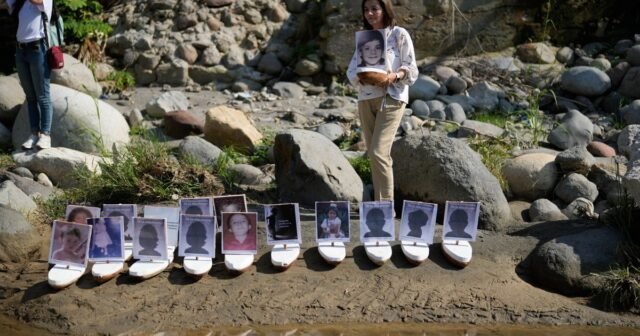 urnpublicidap.org14c8e284266bc680a6057af6a58460bdColombia_Volcano_Anniversary_04955.jpg