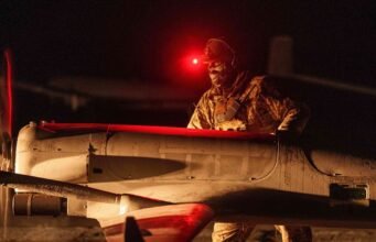 Ucrânia diz ter atingido uma grande refinaria de petróleo russa com drones de longo alcance