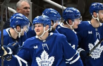 No dia seguinte à mudança de treinador, os Maple Leafs tiveram uma seqüência de derrotas