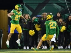 O nº 5 do Oregon derrotou o nº 19 James Madison na abertura do College Football Playoff.