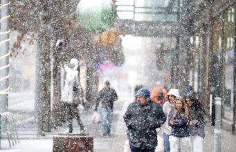 Tempestades de inverno trazem nevascas e ventos fortes, atrapalhando as viagens pós-feriado