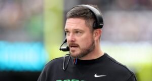 Oregon está emergindo como um importante destino de transferência para a estrela QB Dan Lanning
