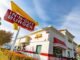 Alguns locais In-N-Out removem ’67’ dos pedidos em meio à tendência viral ‘6-7’: Relatórios