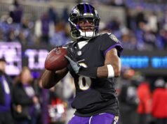 Ravens QB Lamar Jackson deixa o jogo do Patriots com lesão