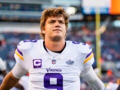 JJ McCarthy, dos Vikings, foi avaliado por um médico do esporte por causa de uma lesão esmagadora