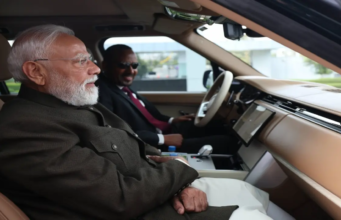 O primeiro-ministro etíope, Abiy Ahmed, levou o primeiro-ministro Modi ao hotel em um gesto único