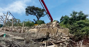 Uma pessoa de origem indiana estava entre as quatro pessoas mortas no desabamento de um templo na África do Sul