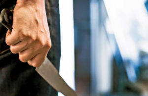 O homem que esfaqueou oito pessoas e feriu sete em uma fábrica de borracha no Japão foi preso