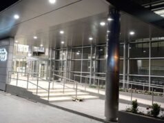 Ataque violento a motocicleta em La Banda: Mulher cai e sofre ferimentos graves