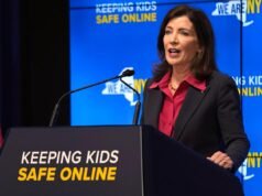 O estado de Nova York planeja impor rótulos de advertência em plataformas de mídia social.