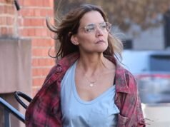 Katie Holmes usou jeans com ilusão de ótica que alongam as pernas que as meninas pequenas precisam o mais rápido possível