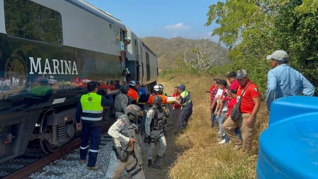 mexican-army-soldiers-civil-protection-1048314355.webp.jpeg