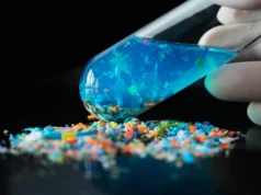 Cientistas fazem os microplásticos brilharem para ver o que eles fazem dentro do seu corpo