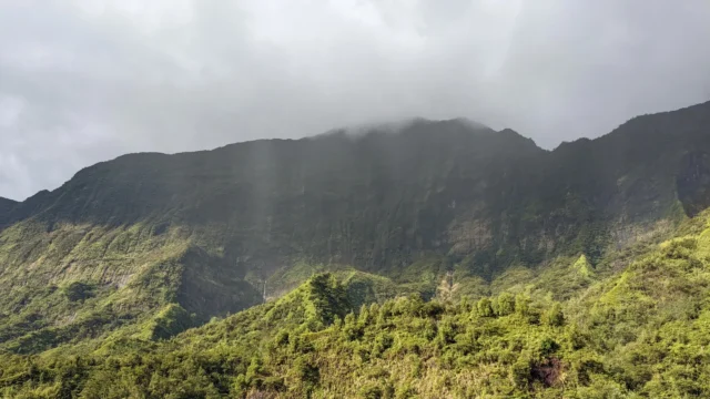 mountains-on-tahiti.webp.webp