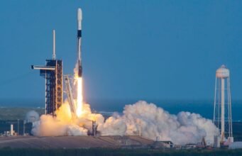 SpaceX lança missão Starlink em voo espacial bicostal